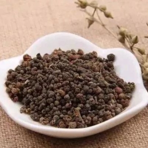 春天到,一味药敷脚心，对咽喉肿痛、口腔溃疡，还能......